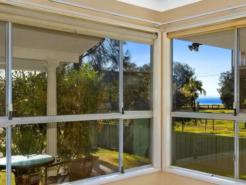 4 Armstrong Avenue, Killarney Vale NSW 2261