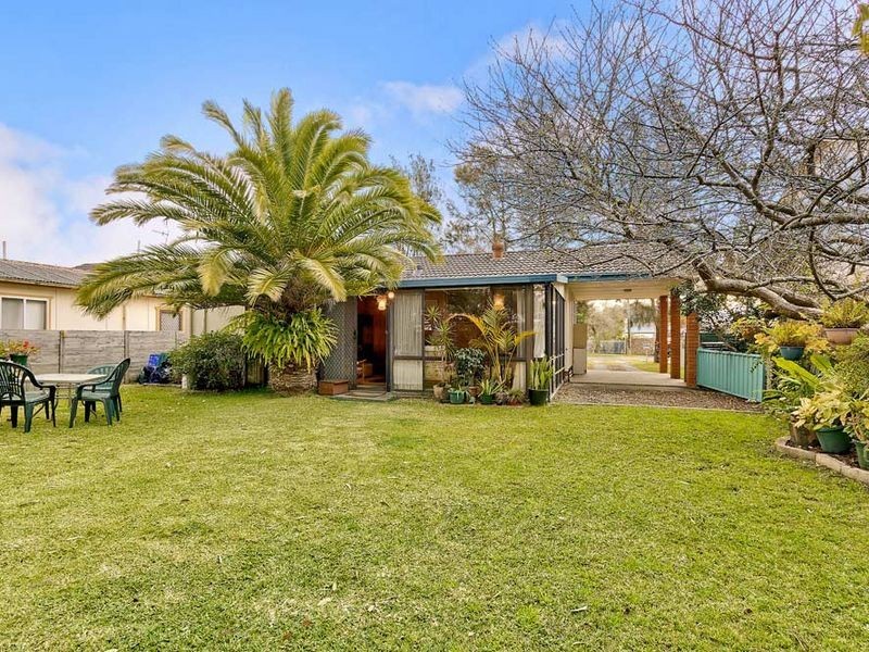 4 Armstrong Avenue, Killarney Vale NSW 2261