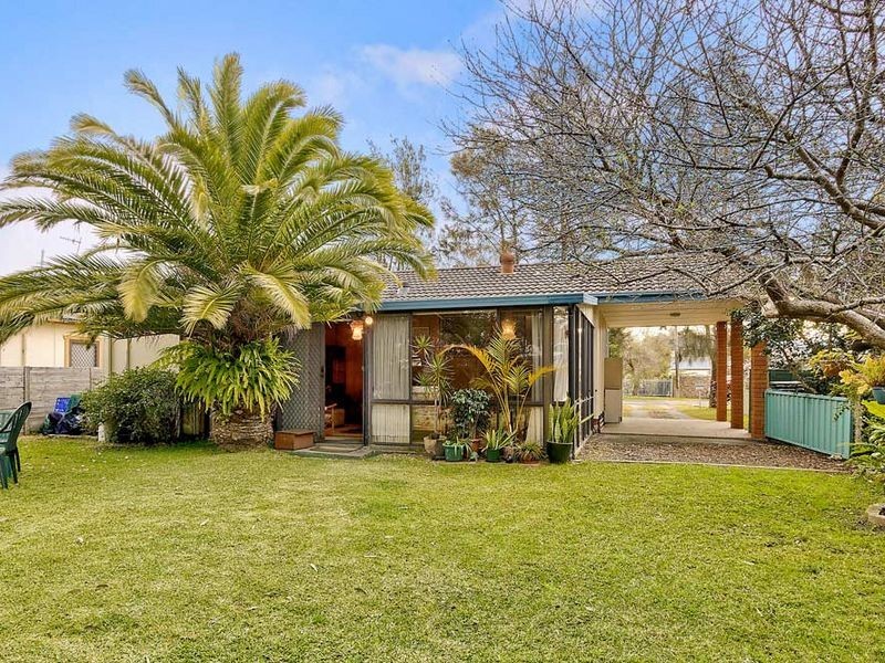 4 Armstrong Avenue, Killarney Vale NSW 2261