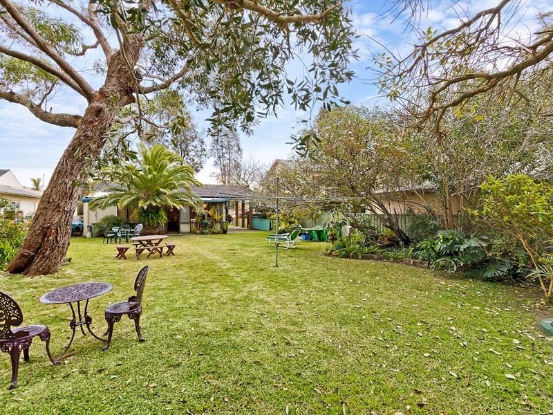 4 Armstrong Avenue, Killarney Vale NSW 2261