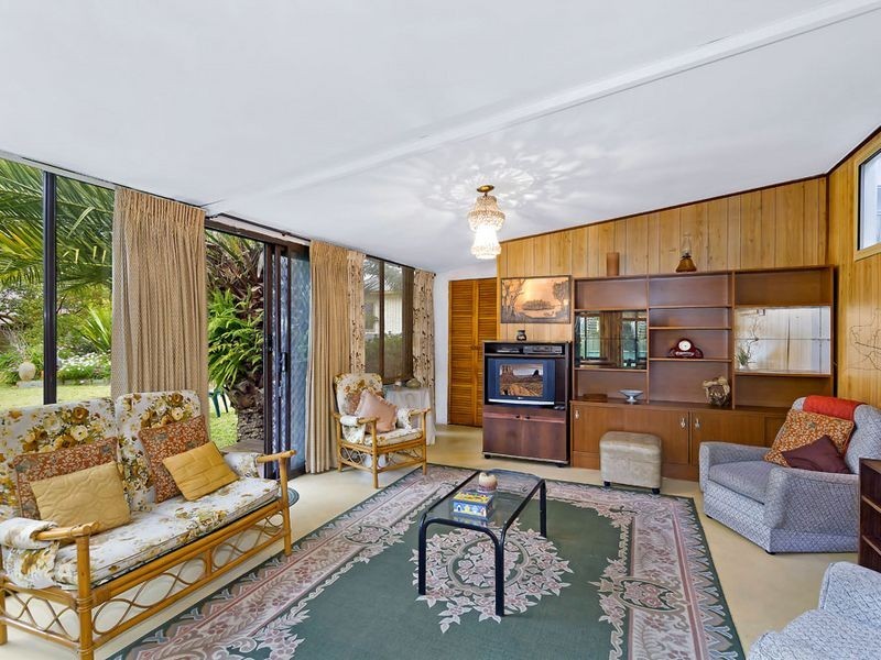 4 Armstrong Avenue, Killarney Vale NSW 2261