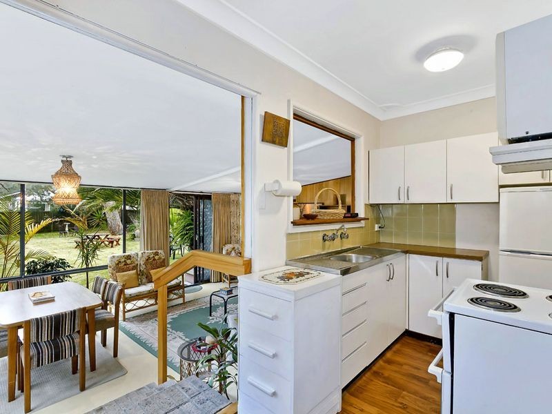 4 Armstrong Avenue, Killarney Vale NSW 2261