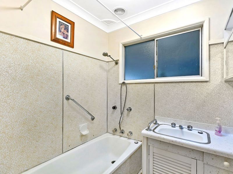 4 Armstrong Avenue, Killarney Vale NSW 2261