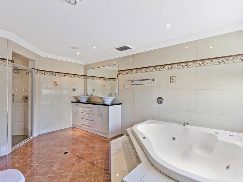 18 Lucinda Avenue, Killarney Vale NSW 2261