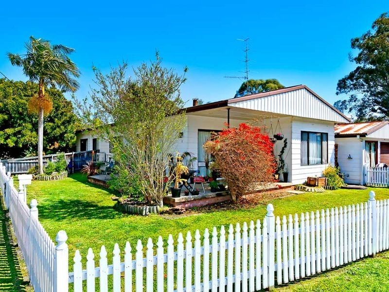 1 Sunshine Avenue, Chittaway Point NSW 2261