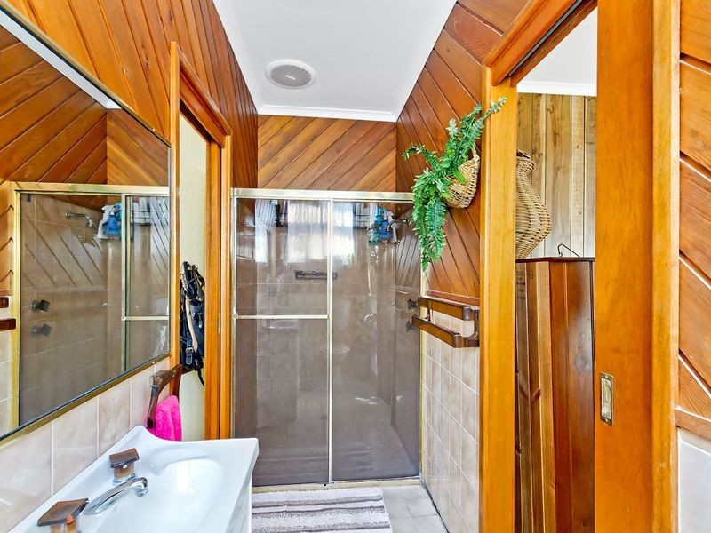 1 Sunshine Avenue, Chittaway Point NSW 2261