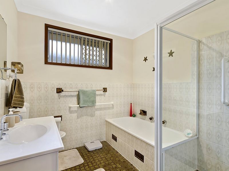 56 Henry Parks Drive, Berkeley Vale NSW 2261