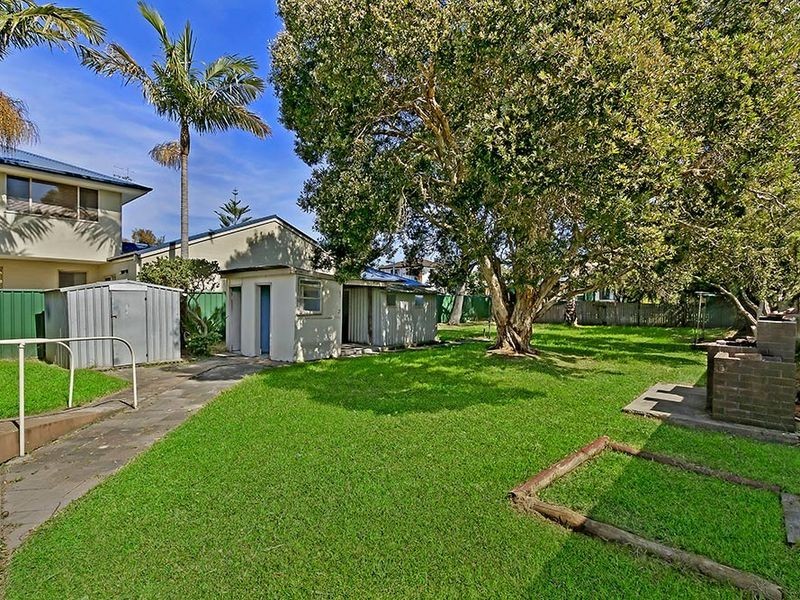 49 Flinders Avenue, Killarney Vale NSW 2261
