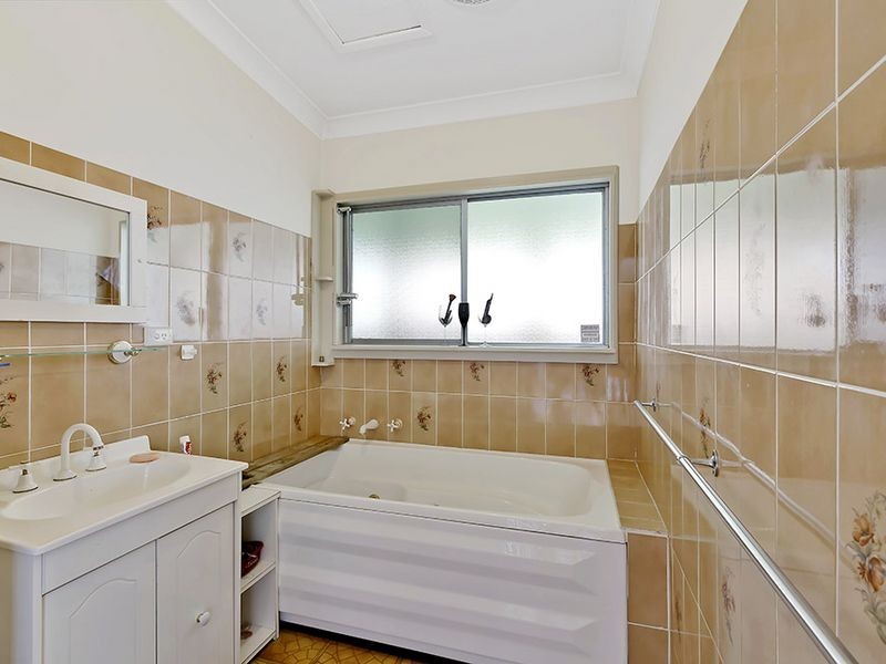 165 Lakedge Avenue, Berkeley Vale NSW 2261