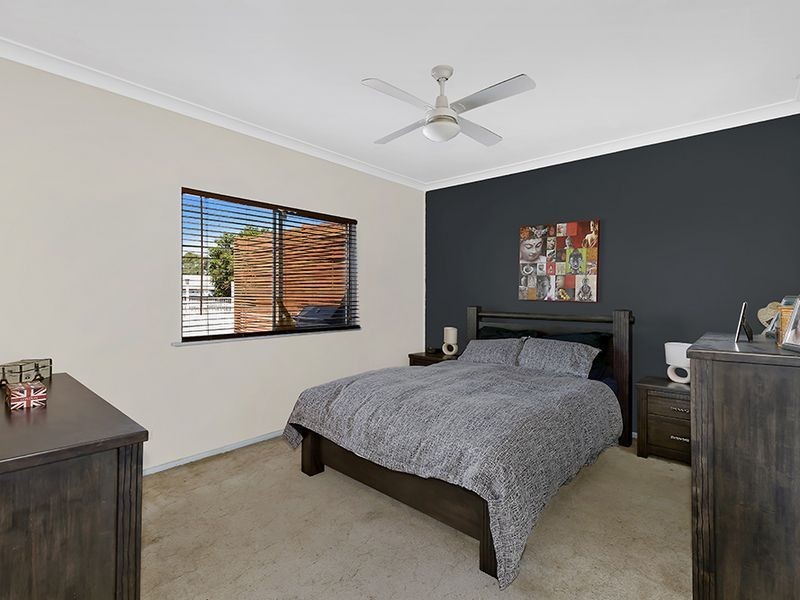 22 Dampier Boulevard, Killarney Vale NSW 2261