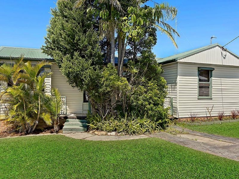 22 Dampier Boulevard, Killarney Vale NSW 2261