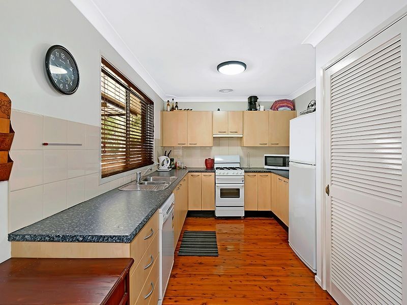 52 Bundilla Parade, Berkeley Vale NSW 2261