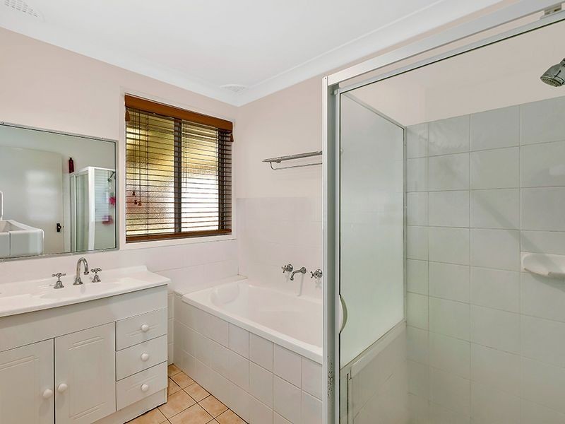 52 Bundilla Parade, Berkeley Vale NSW 2261