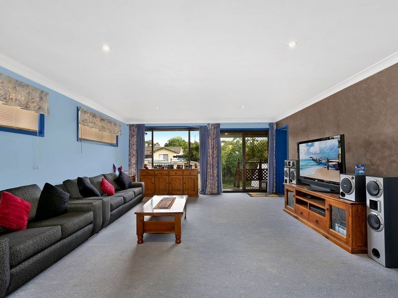2 Erin Avenue, Berkeley Vale NSW 2261