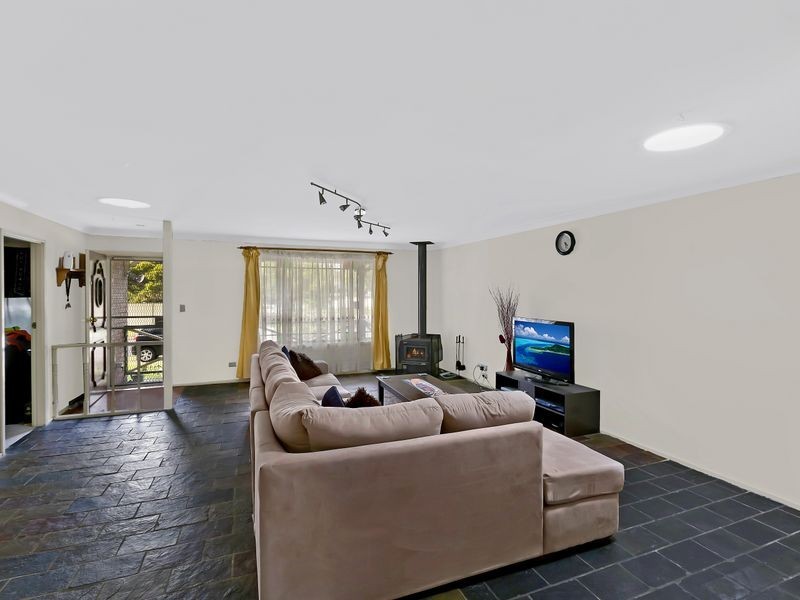 2 Erin Avenue, Berkeley Vale NSW 2261