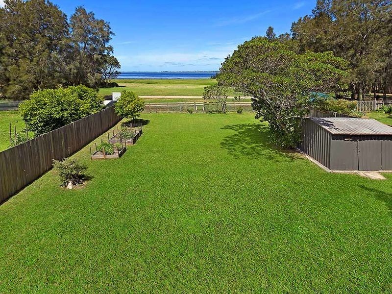 327 Lakedge Avenue, Berkeley Vale NSW 2261