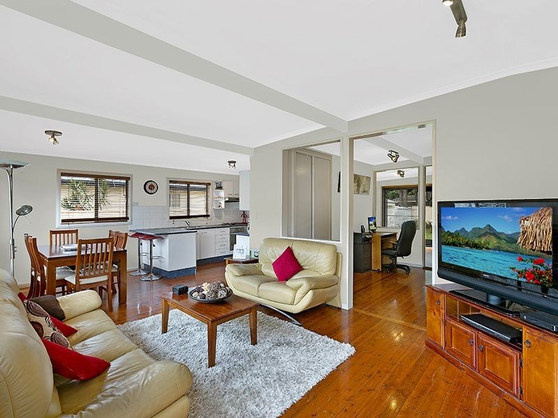 11 Marlborough Place, Berkeley Vale NSW 2261