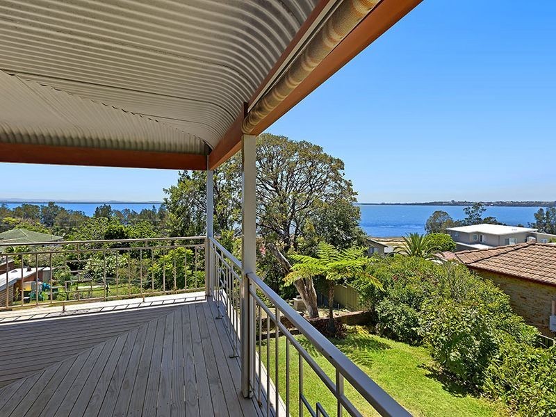 6 Aubrey Street, Killarney Vale NSW 2261