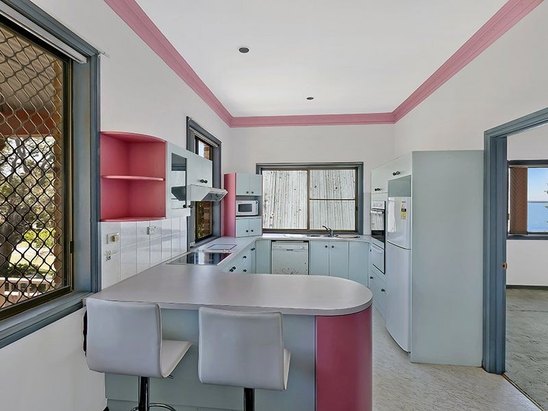 6 Aubrey Street, Killarney Vale NSW 2261