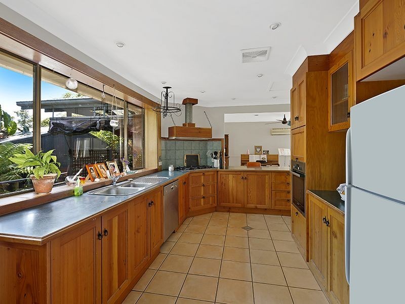 5 Roger Crescent, Berkeley Vale NSW 2261
