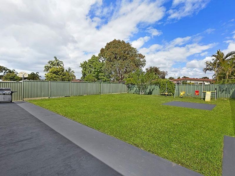 13 Kathleen White Crescent, Killarney Vale NSW 2261