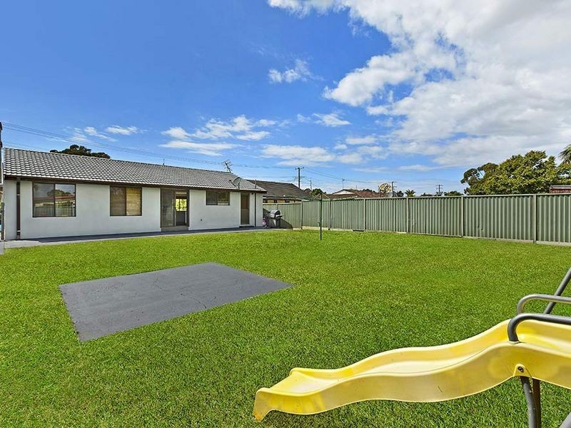13 Kathleen White Crescent, Killarney Vale NSW 2261