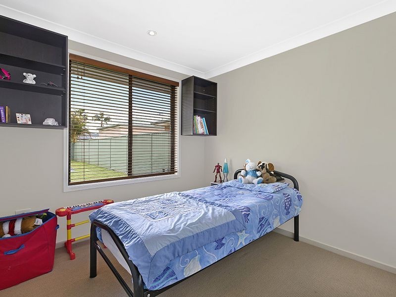 13 Kathleen White Crescent, Killarney Vale NSW 2261