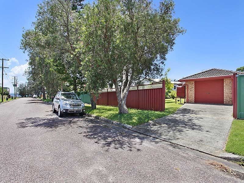 9 Crosby Crescent, Killarney Vale NSW 2261
