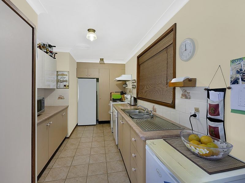39 Clare Crescent, Berkeley Vale NSW 2261