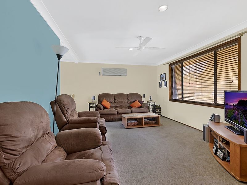39 Clare Crescent, Berkeley Vale NSW 2261