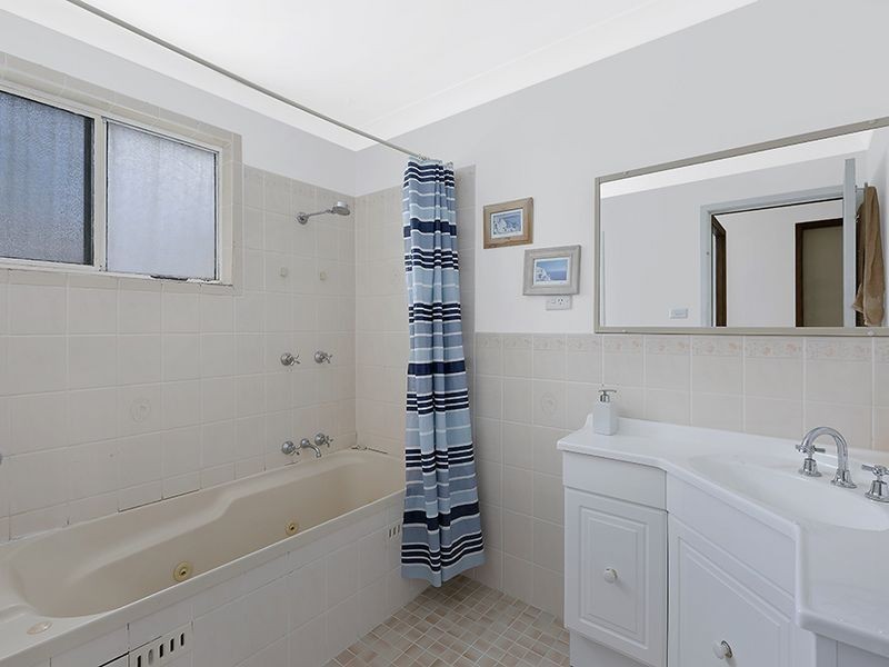 39 Clare Crescent, Berkeley Vale NSW 2261