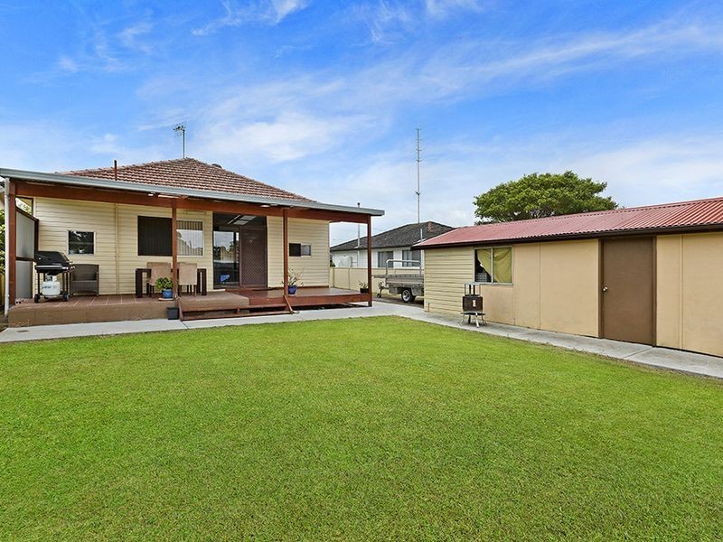 4 Dampier Boulevard, Killarney Vale NSW 2261
