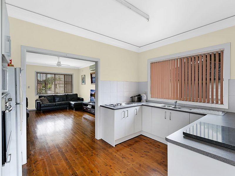 4 Dampier Boulevard, Killarney Vale NSW 2261