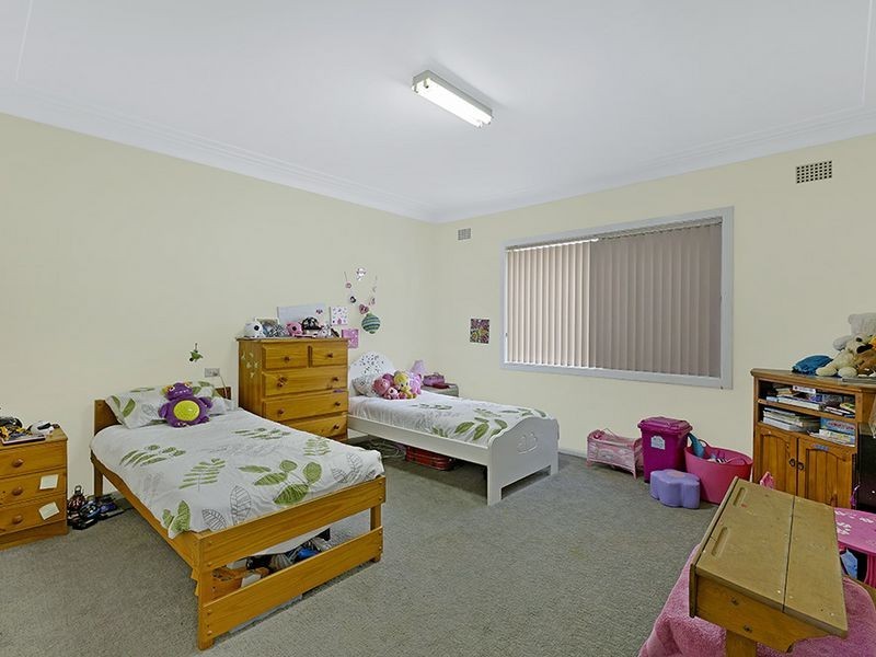 4 Dampier Boulevard, Killarney Vale NSW 2261