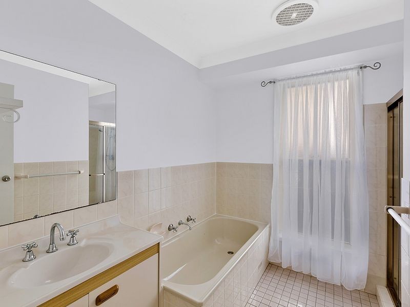 4 Vaughan Close, Killarney Vale NSW 2261