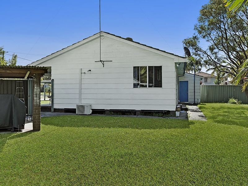 2 Loxley Close, Berkeley Vale NSW 2261