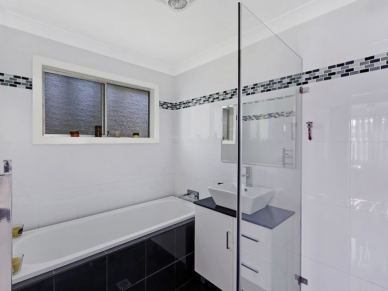 2 Loxley Close, Berkeley Vale NSW 2261