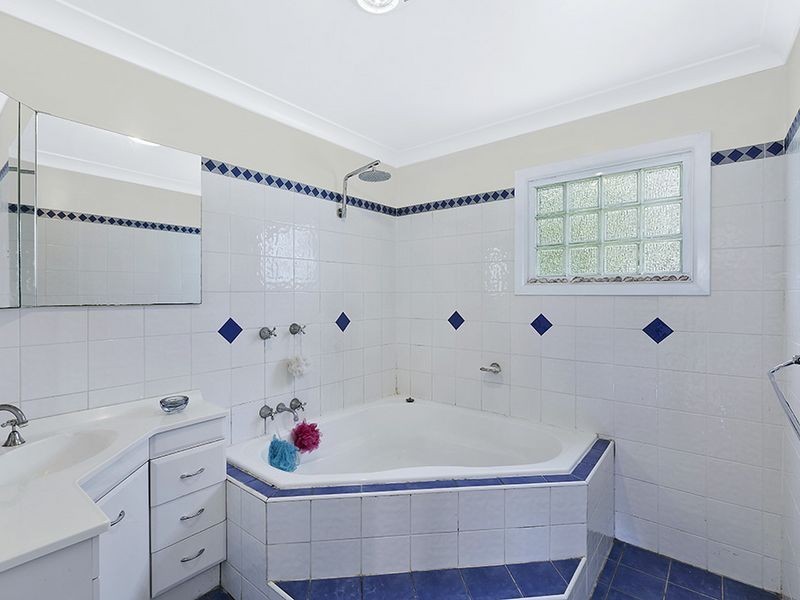 99 Platypus Road, Berkeley Vale NSW 2261