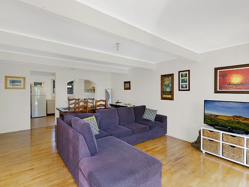 50 Kathleen White Crescent, Killarney Vale NSW 2261