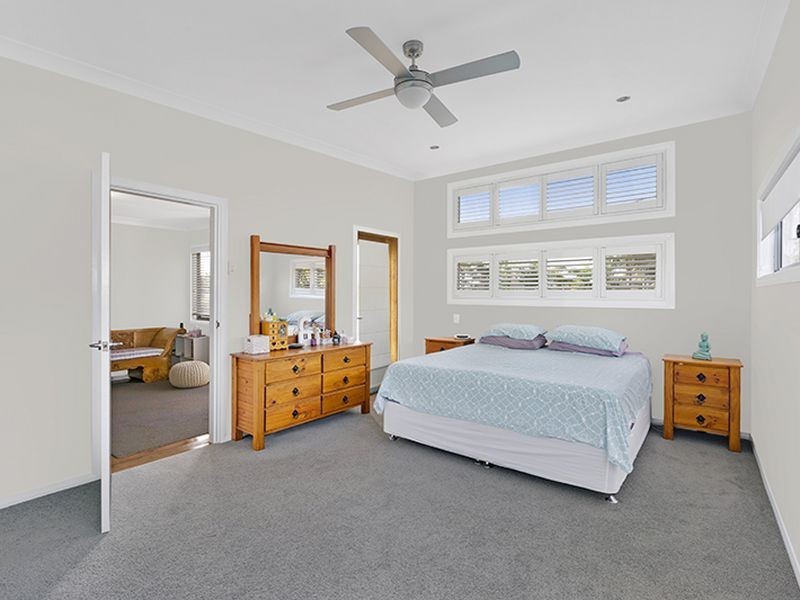 50 Kathleen White Crescent, Killarney Vale NSW 2261