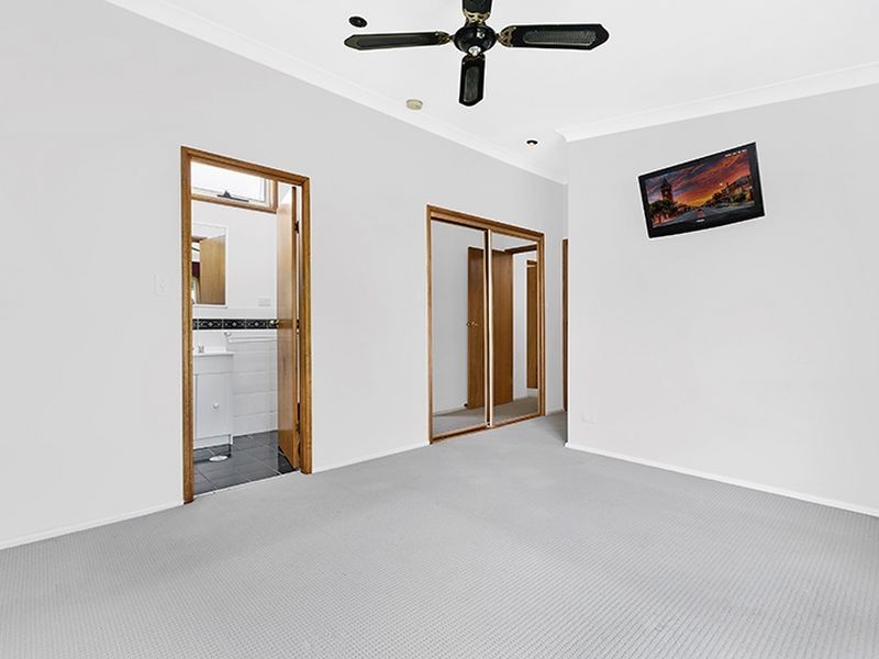 307 Lakedge Avenue, Berkeley Vale NSW 2261