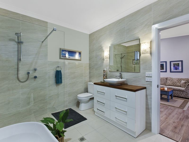 53 Brooke Avenue, Killarney Vale NSW 2261