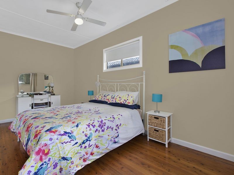 11 Kerry Crescent, Berkeley Vale NSW 2261