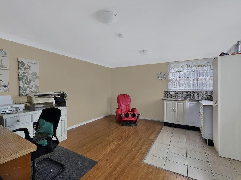 11 Kerry Crescent, Berkeley Vale NSW 2261