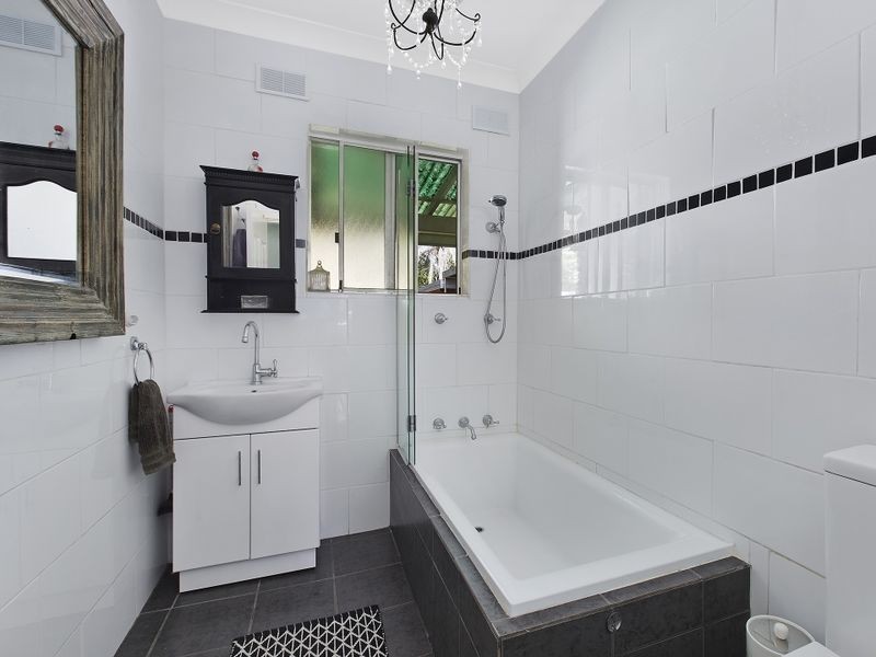 38 Kerry Crescent, Berkeley Vale NSW 2261