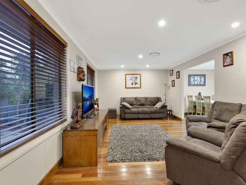 4 Kilkenny Pde, Berkeley Vale NSW 2261