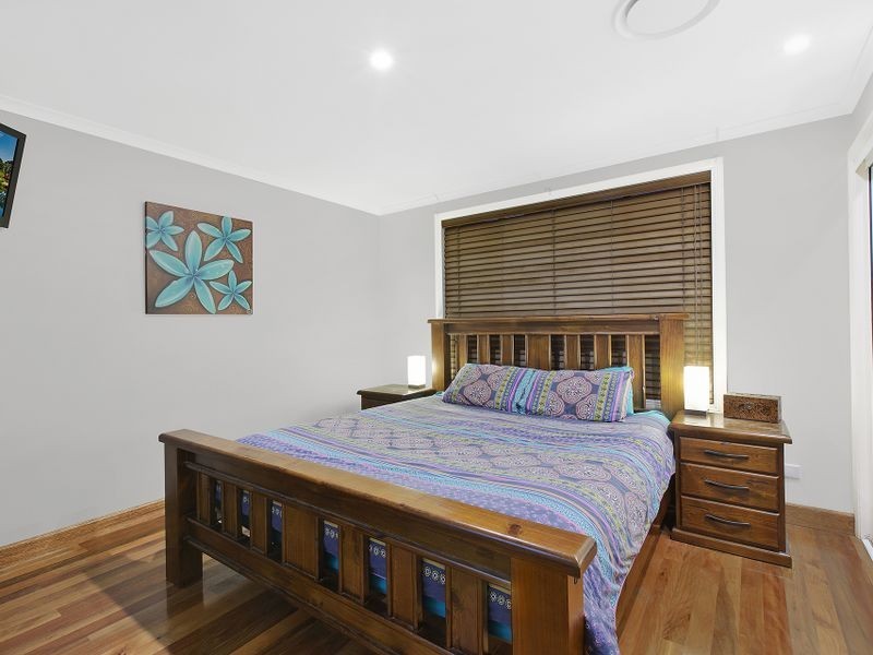 4 Kilkenny Pde, Berkeley Vale NSW 2261
