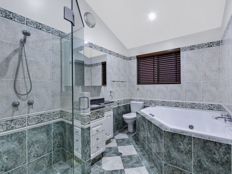 4 Kilkenny Pde, Berkeley Vale NSW 2261