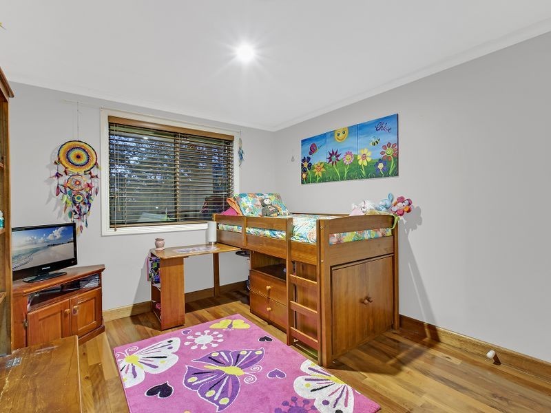 4 Kilkenny Pde, Berkeley Vale NSW 2261