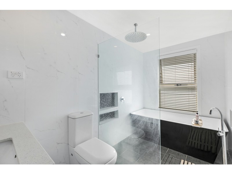 68 Jeannie Crescent, Berkeley Vale NSW 2261